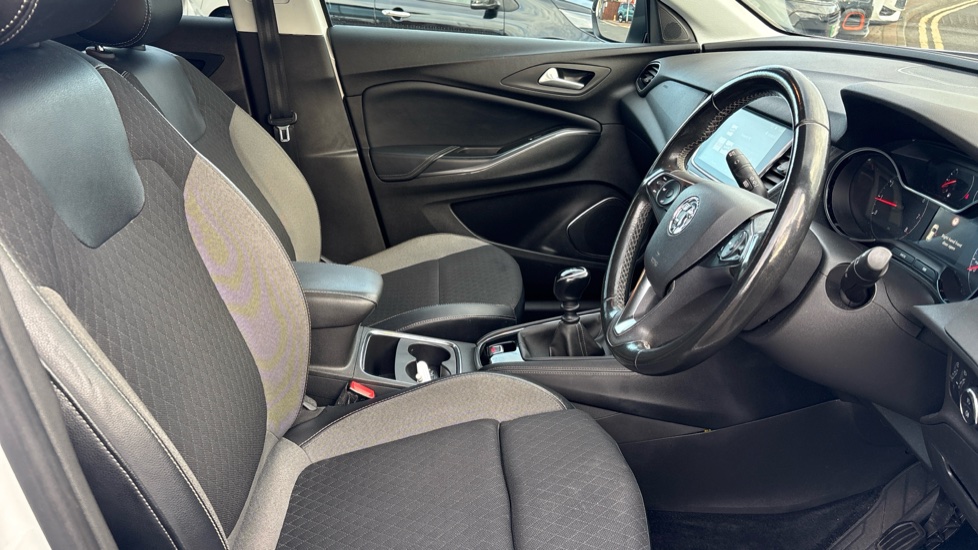 Vauxhall Grandland X 1.2 Turbo Griffin Edition 5dr Petrol Hatchback - Image 39