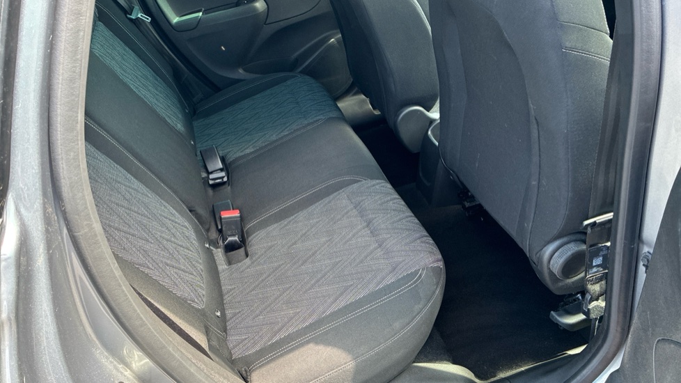 Vauxhall Crossland X 1.2T [110] Griffin 5dr [6 Spd] [Start Stop] Petrol Hatchback - Image 16