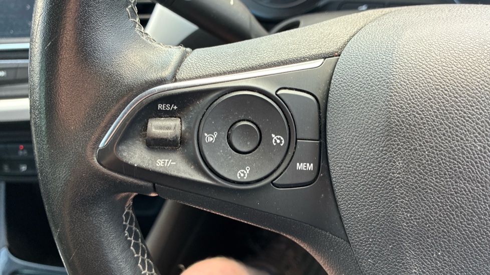 Vauxhall Crossland X 1.2T [110] Griffin 5dr [6 Spd] [Start Stop] Petrol Hatchback - Image 32