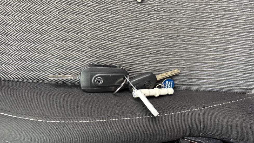 Vauxhall Corsa 1.2 SE 5dr Petrol Hatchback - Image 20