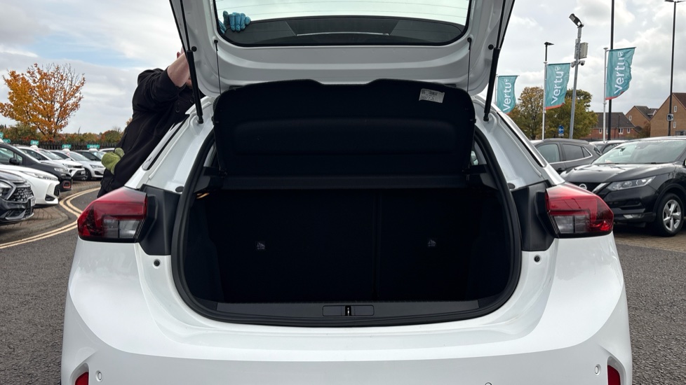 Vauxhall Corsa 1.2 Design 5dr Petrol Hatchback - Image 4