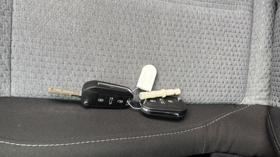 Vauxhall Corsa 1.2 Design 5dr Petrol Hatchback - Image 22