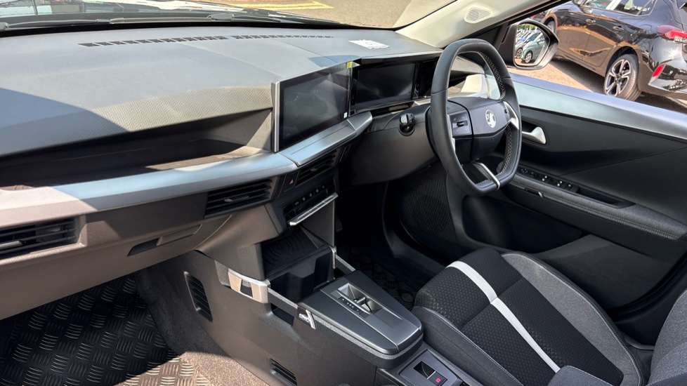 Vauxhall Frontera 83kW GS 54kWh Extended Range 5dr Auto Electric Estate - Image 9