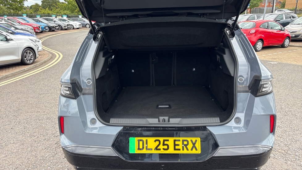 Vauxhall Grandland 157kW GS 73kWh 5dr Auto Electric Hatchback - Image 4