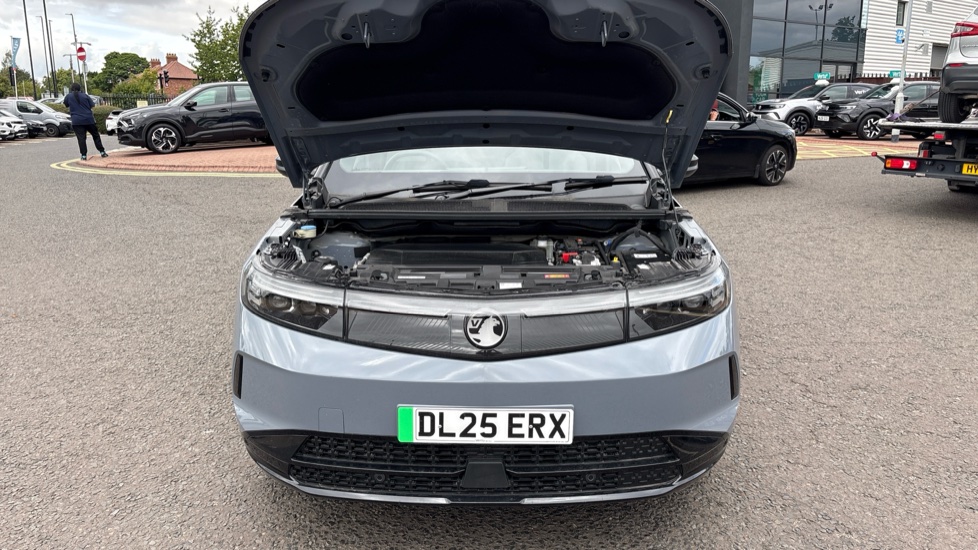 Vauxhall Grandland 157kW GS 73kWh 5dr Auto Electric Hatchback - Image 8