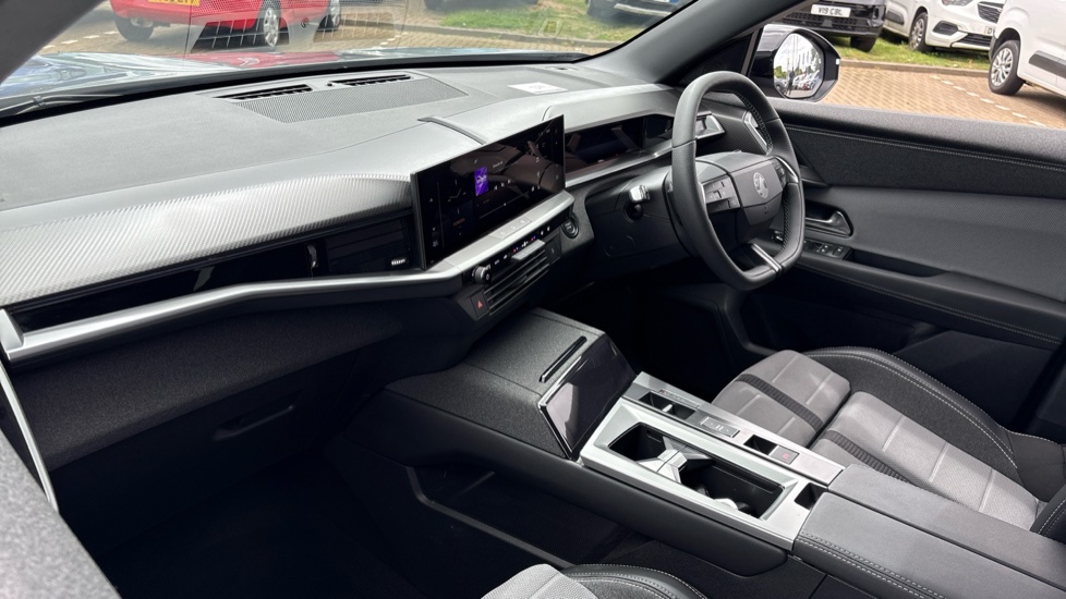 Vauxhall Grandland 157kW GS 73kWh 5dr Auto Electric Hatchback - Image 9