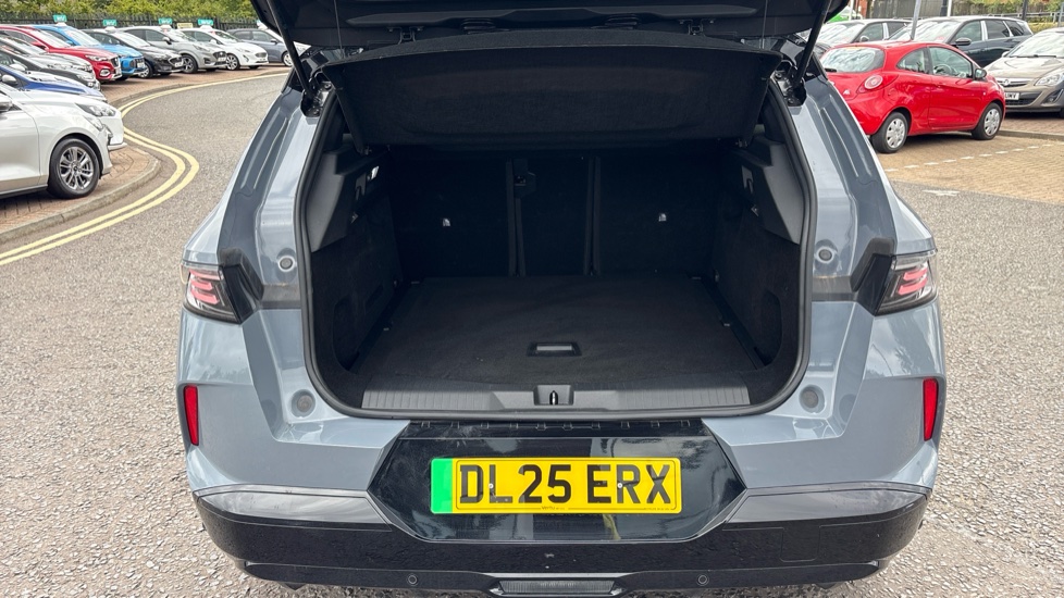 Vauxhall Grandland 157kW GS 73kWh 5dr Auto Electric Hatchback - Image 43