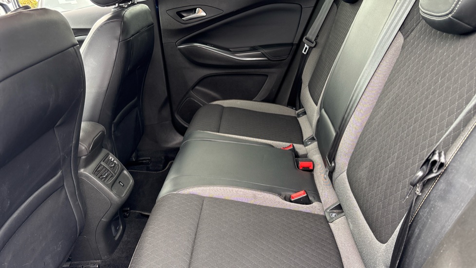 Vauxhall Grandland X 1.2 Turbo Sport Nav 5dr Petrol Hatchback - Image 16