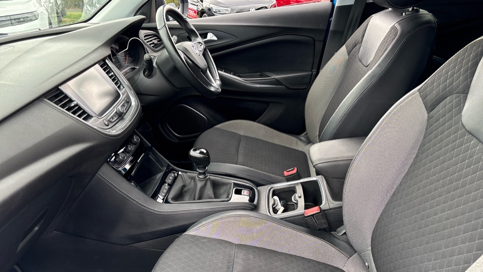 Vauxhall Grandland X 1.2 Turbo Sport Nav 5dr Petrol Hatchback - Image 29