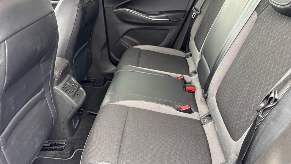 Vauxhall Grandland X 1.2 Turbo Sport Nav 5dr Petrol Hatchback - Image 30