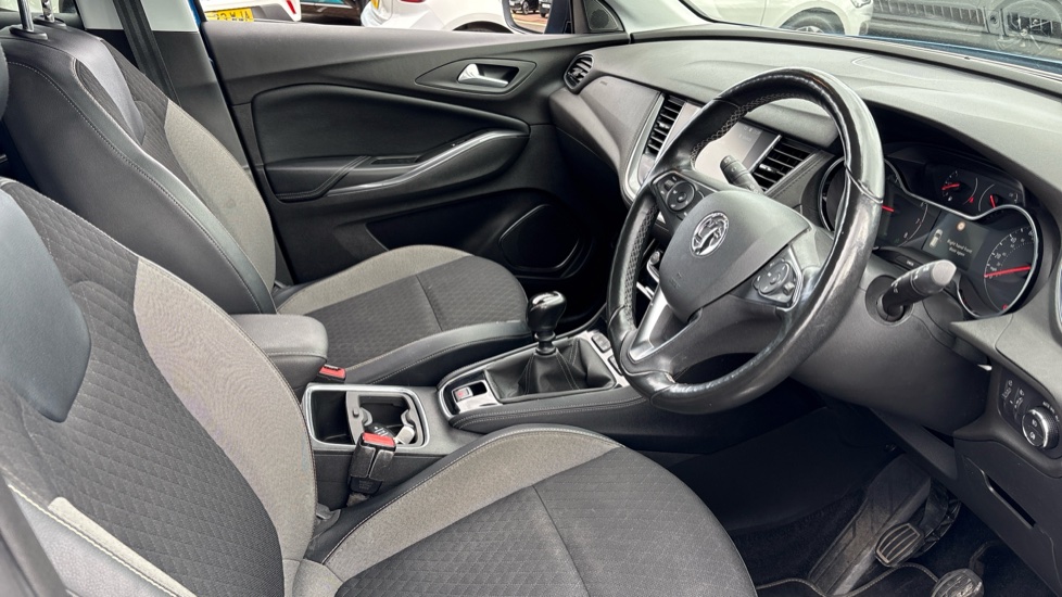 Vauxhall Grandland X 1.2 Turbo Sport Nav 5dr Petrol Hatchback - Image 39