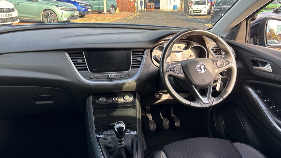 Vauxhall Grandland X 1.2 Turbo SRi Nav 5dr Petrol Hatchback - Image 10
