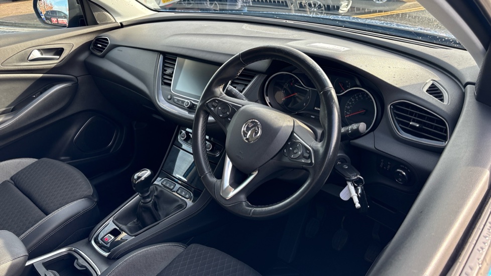 Vauxhall Grandland X 1.2 Turbo SRi Nav 5dr Petrol Hatchback - Image 11