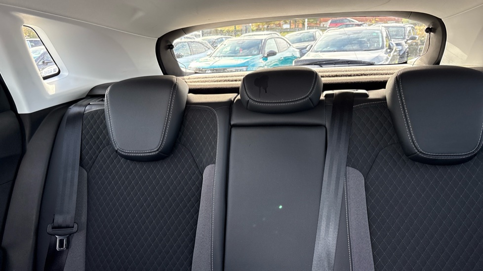 Vauxhall Grandland X 1.2 Turbo SRi Nav 5dr Petrol Hatchback - Image 15