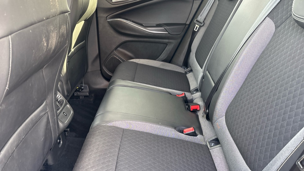 Vauxhall Grandland X 1.2 Turbo SRi Nav 5dr Petrol Hatchback - Image 16