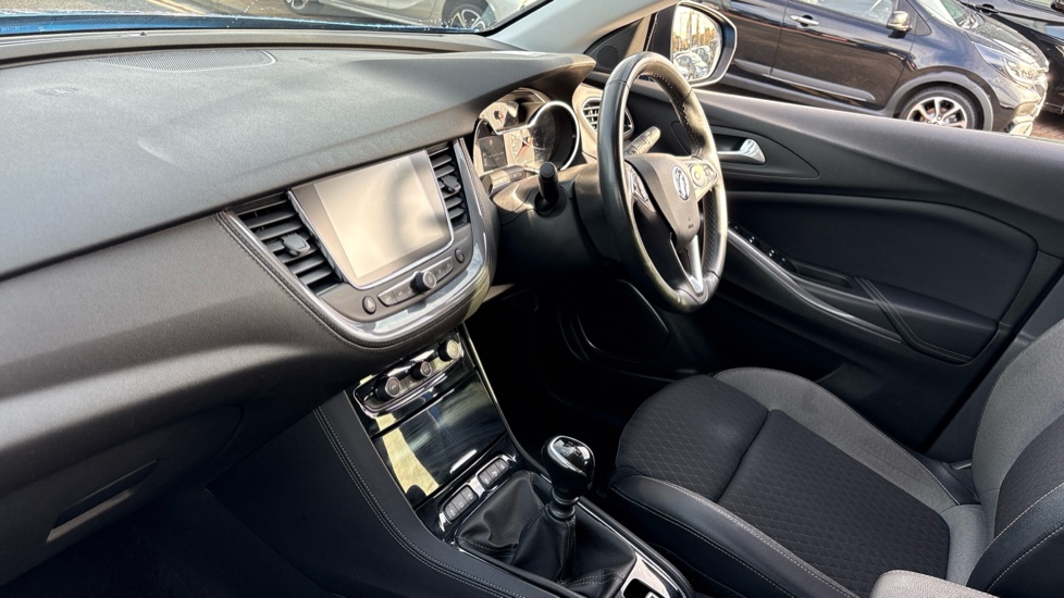 Vauxhall Grandland X 1.2 Turbo SRi Nav 5dr Petrol Hatchback - Image 26