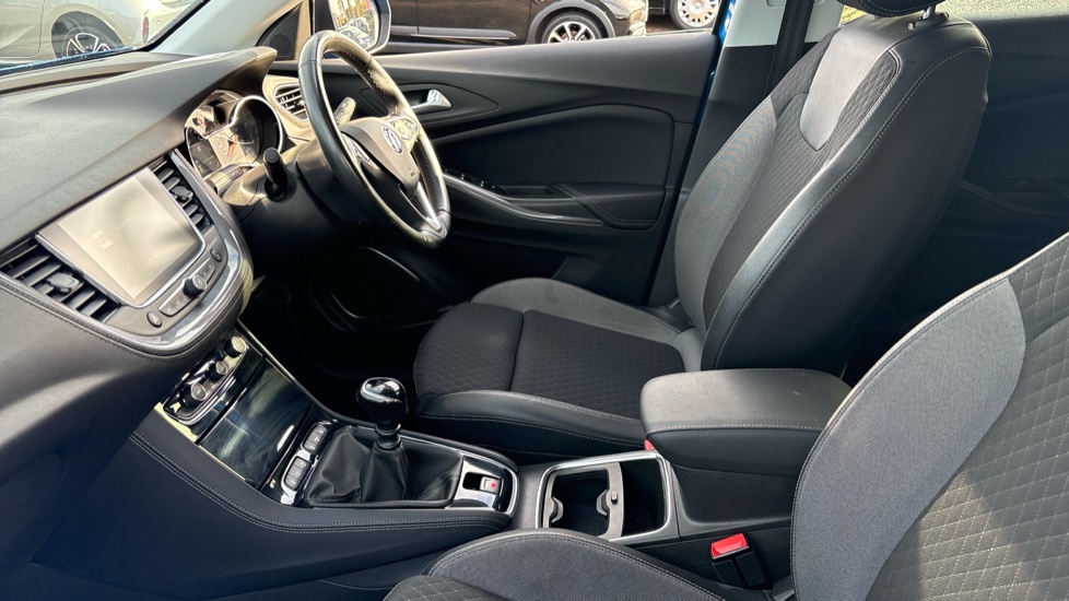Vauxhall Grandland X 1.2 Turbo SRi Nav 5dr Petrol Hatchback - Image 27