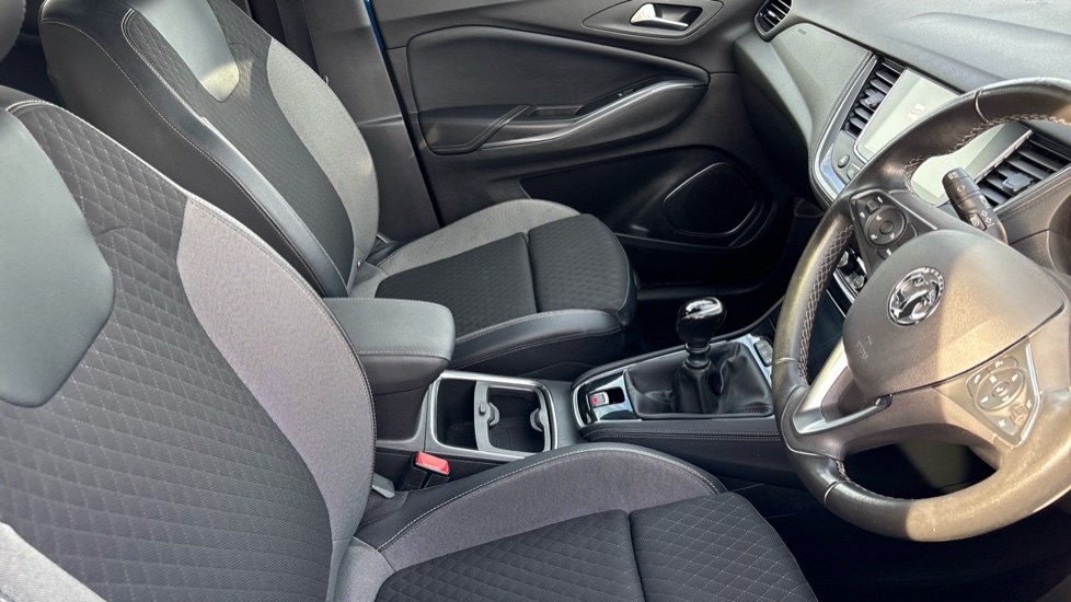 Vauxhall Grandland X 1.2 Turbo SRi Nav 5dr Petrol Hatchback - Image 37
