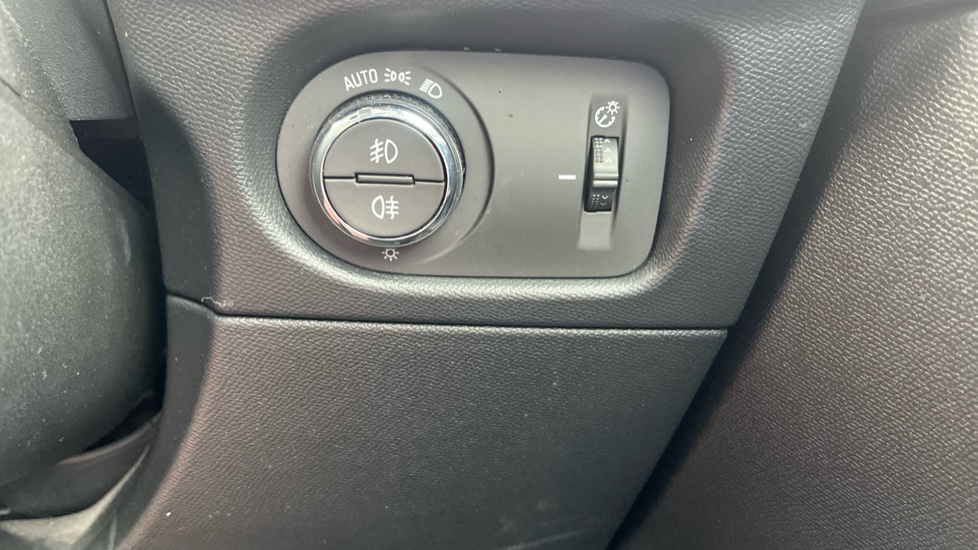 Vauxhall Mokka 100kW Ultimate 50kWh 5dr Auto Electric Hatchback - Image 39