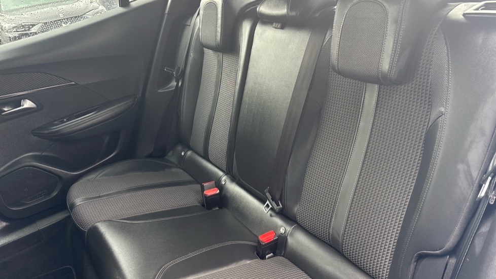 Peugeot 2008 100kW GT 50kWh 5dr Auto Electric Estate - Image 16