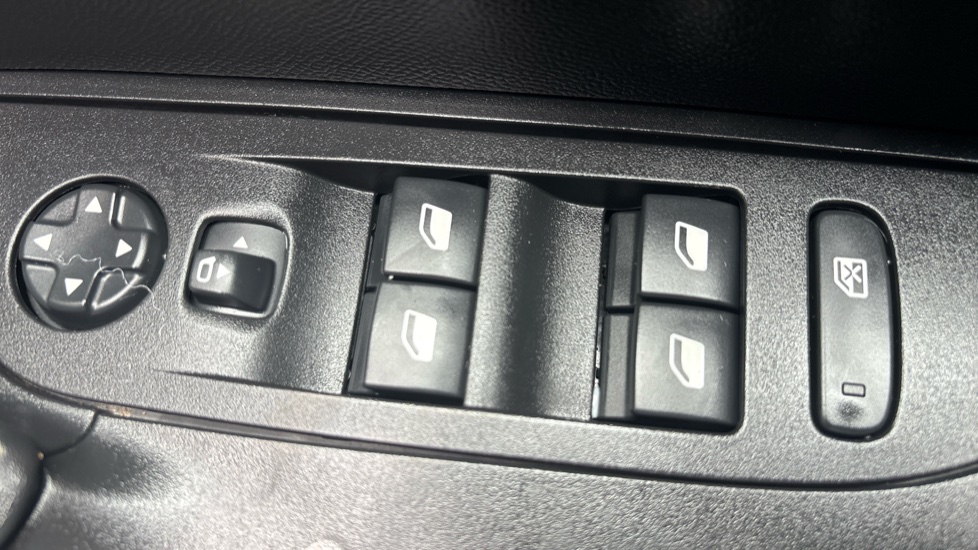 Peugeot 2008 100kW GT 50kWh 5dr Auto Electric Estate - Image 37