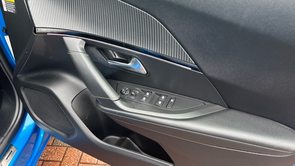 Peugeot 2008 100kW GT 50kWh 5dr Auto Electric Estate - Image 38
