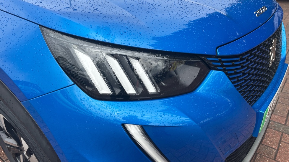 Peugeot 2008 100kW GT 50kWh 5dr Auto Electric Estate - Image 39