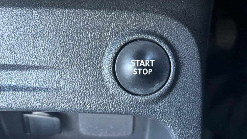 Renault Captur 0.9 TCE 90 Iconic 5dr Petrol Hatchback - Image 28