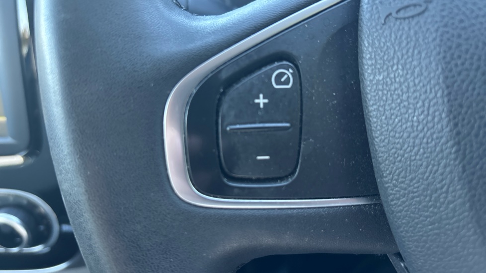 Renault Captur 0.9 TCE 90 Iconic 5dr Petrol Hatchback - Image 31