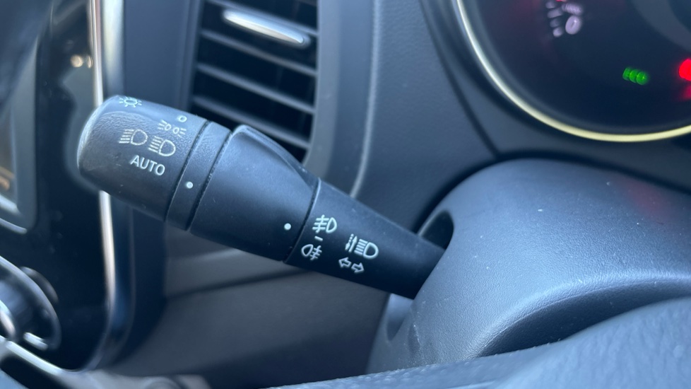 Renault Captur 0.9 TCE 90 Iconic 5dr Petrol Hatchback - Image 32