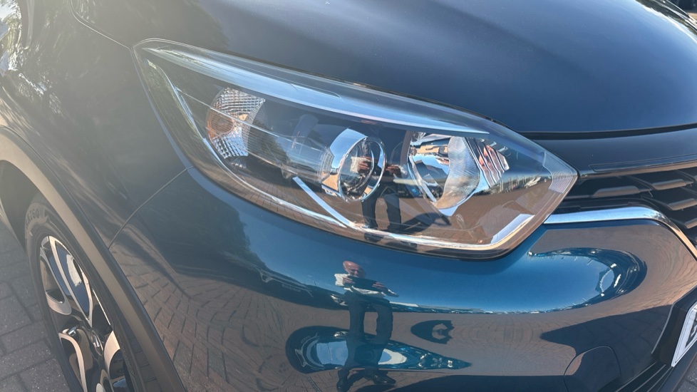 Renault Captur 0.9 TCE 90 Iconic 5dr Petrol Hatchback - Image 37