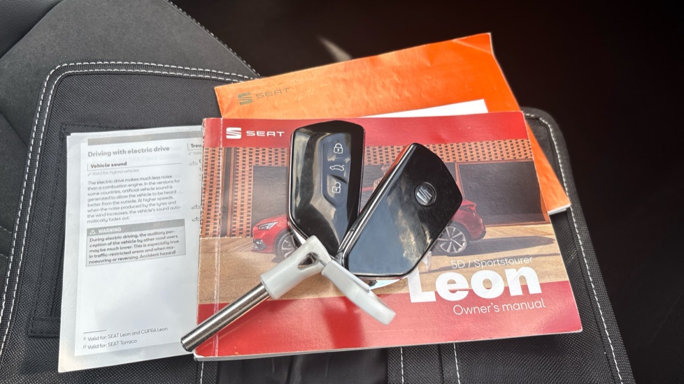 SEAT Leon 1.4 eHybrid Xcellence 5dr DSG Hatchback - Image 19