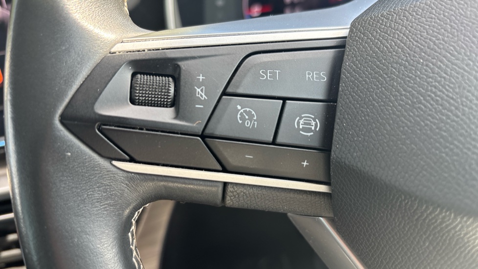 SEAT Leon 1.4 eHybrid Xcellence 5dr DSG Hatchback - Image 32