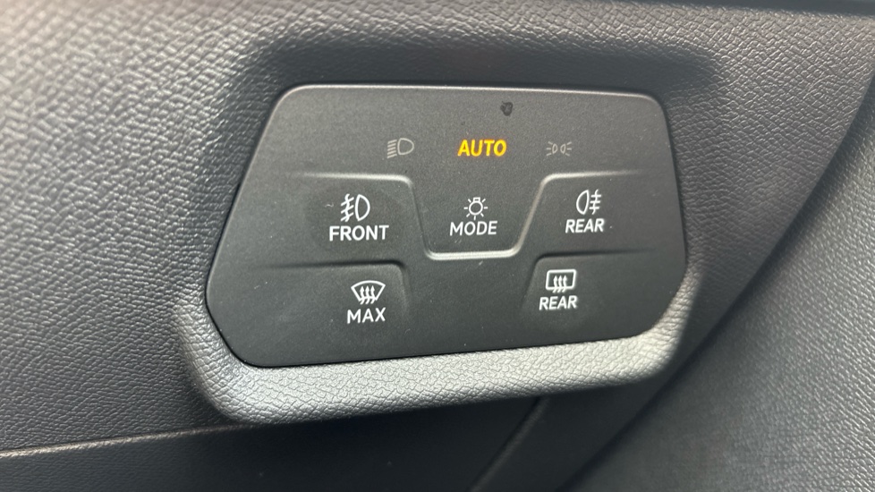 SEAT Leon 1.4 eHybrid Xcellence 5dr DSG Hatchback - Image 36