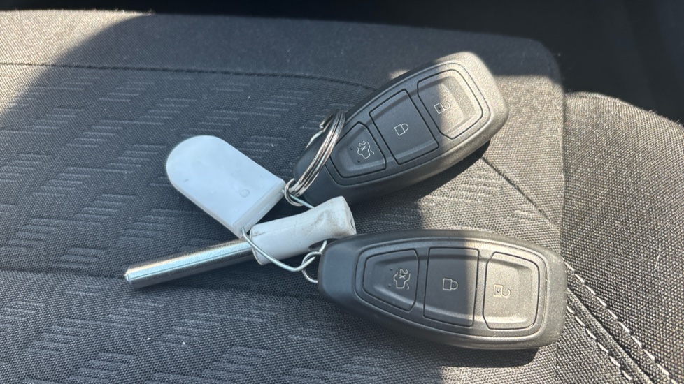 Ford Puma 1.0 EcoBoost Hybrid mHEV Titanium 5dr Petrol Hatchback - Image 20