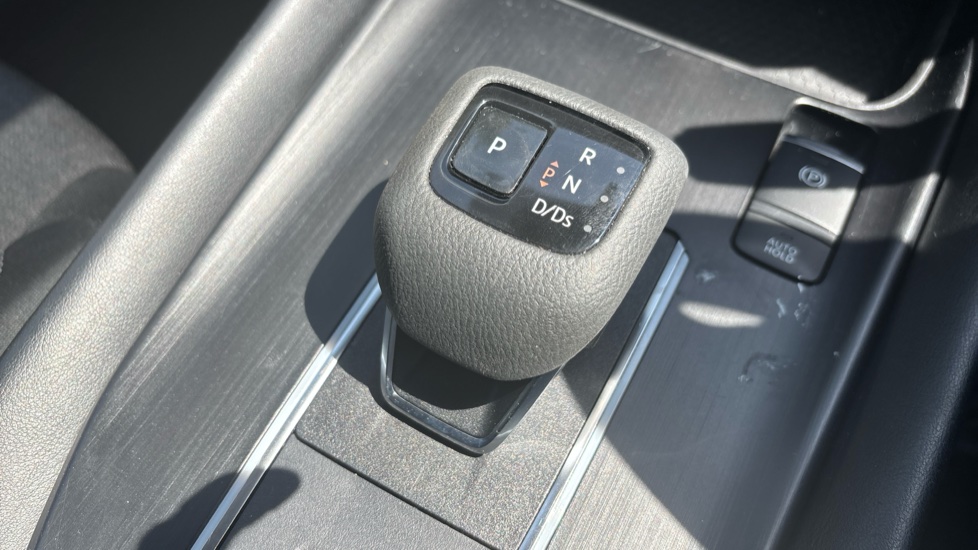Nissan Qashqai 1.3 DiG-T MH 158 N-Connecta 5dr Xtronic Petrol Hatchback - Image 13