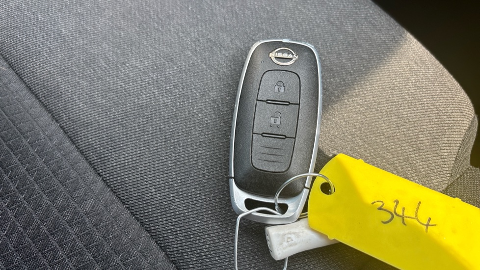 Nissan Qashqai 1.3 DiG-T MH 158 N-Connecta 5dr Xtronic Petrol Hatchback - Image 20