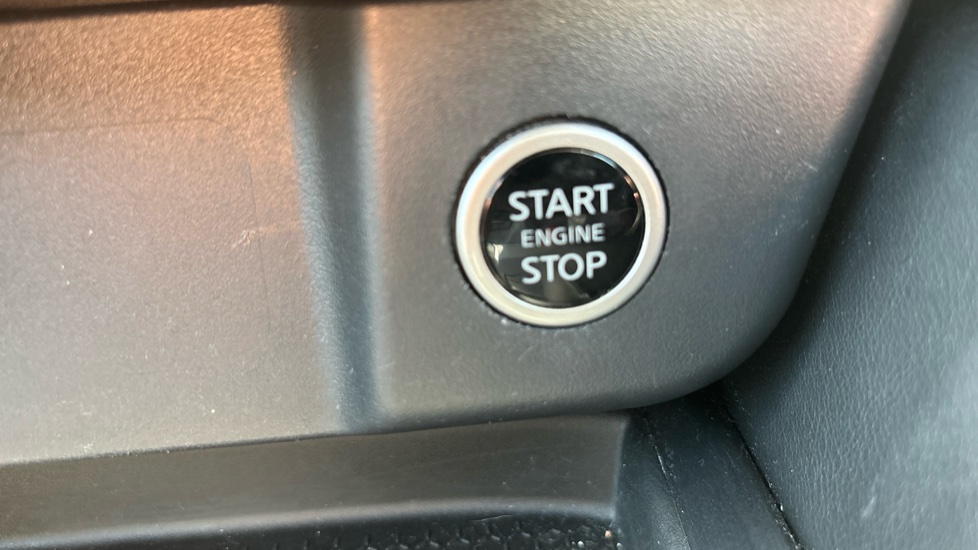Nissan Qashqai 1.3 DiG-T MH 158 N-Connecta 5dr Xtronic Petrol Hatchback - Image 26