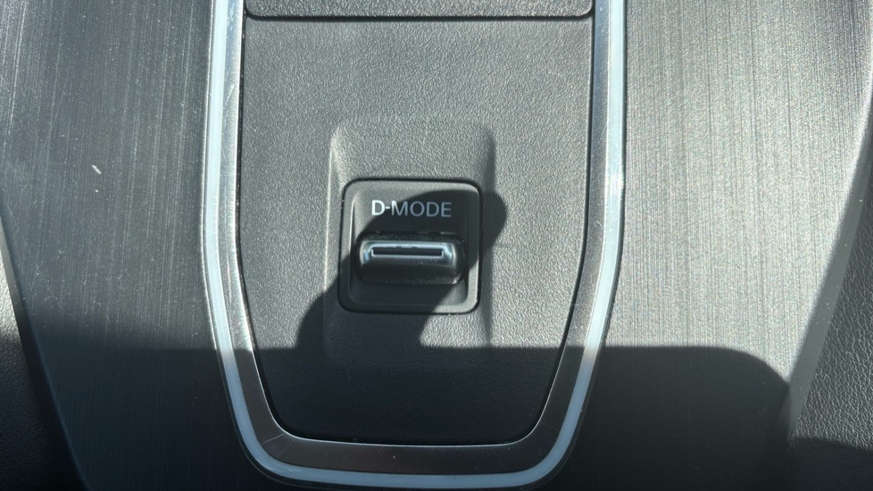Nissan Qashqai 1.3 DiG-T MH 158 N-Connecta 5dr Xtronic Petrol Hatchback - Image 27