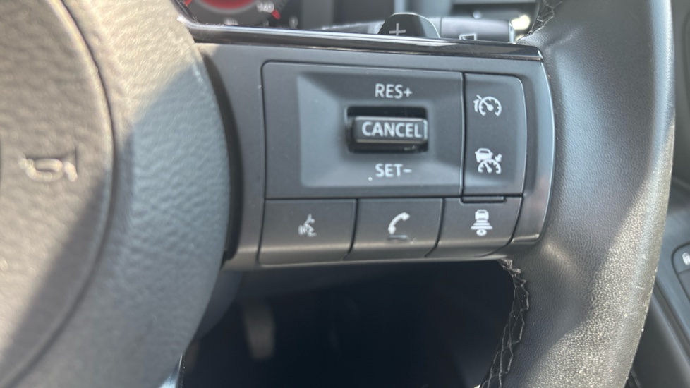 Nissan Qashqai 1.3 DiG-T MH 158 N-Connecta 5dr Xtronic Petrol Hatchback - Image 32