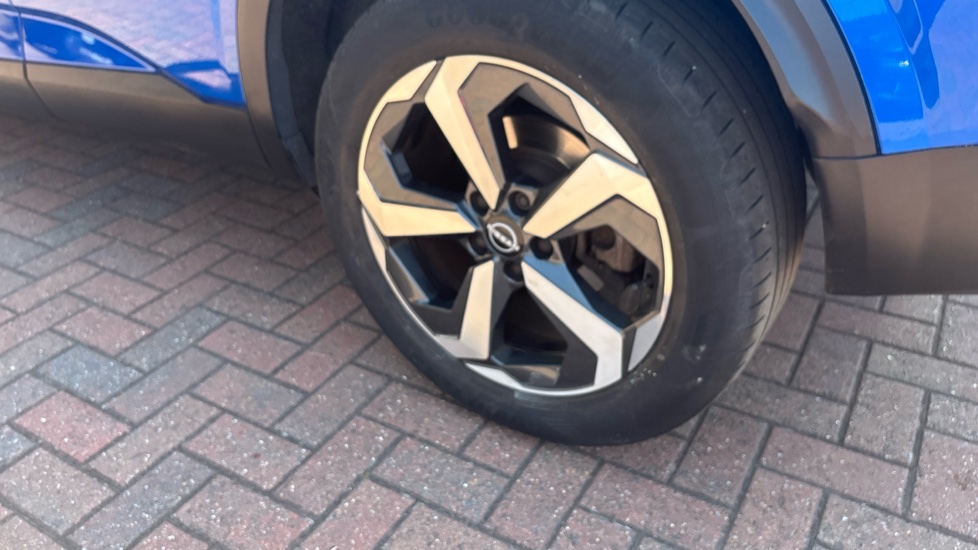 Nissan Qashqai 1.3 DiG-T MH 158 N-Connecta 5dr Xtronic Petrol Hatchback - Image 43