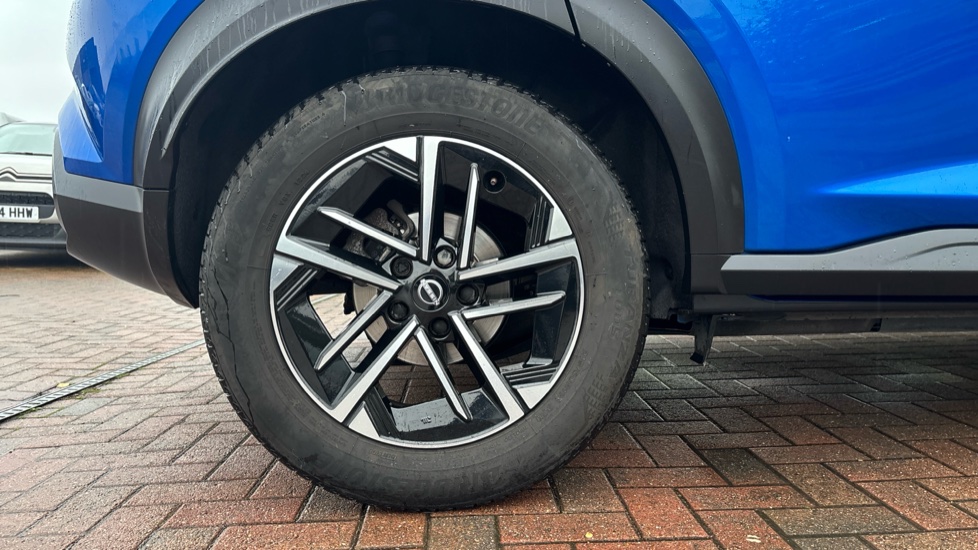 Nissan Juke 1.0 DiG-T N-Connecta 5dr DCT Petrol Hatchback - Image 7