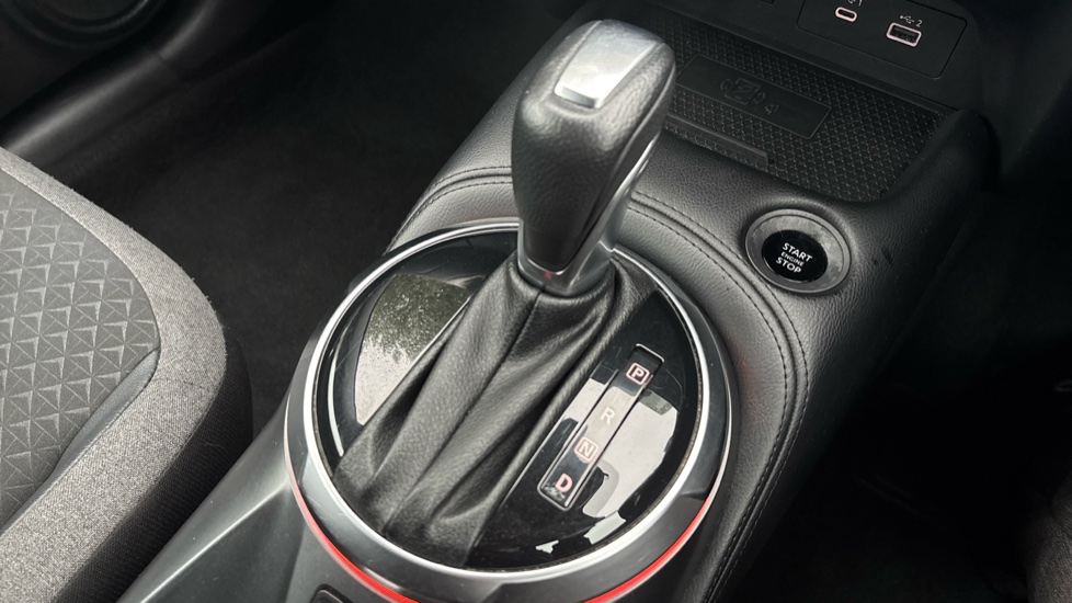 Nissan Juke 1.0 DiG-T N-Connecta 5dr DCT Petrol Hatchback - Image 13
