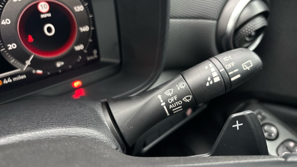 Nissan Juke 1.0 DiG-T N-Connecta 5dr DCT Petrol Hatchback - Image 34