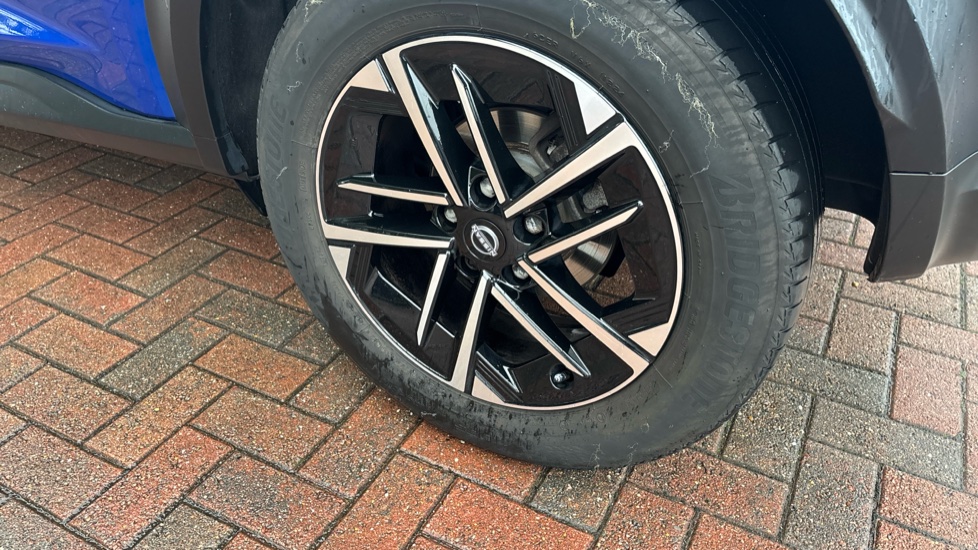 Nissan Juke 1.0 DiG-T N-Connecta 5dr DCT Petrol Hatchback - Image 43
