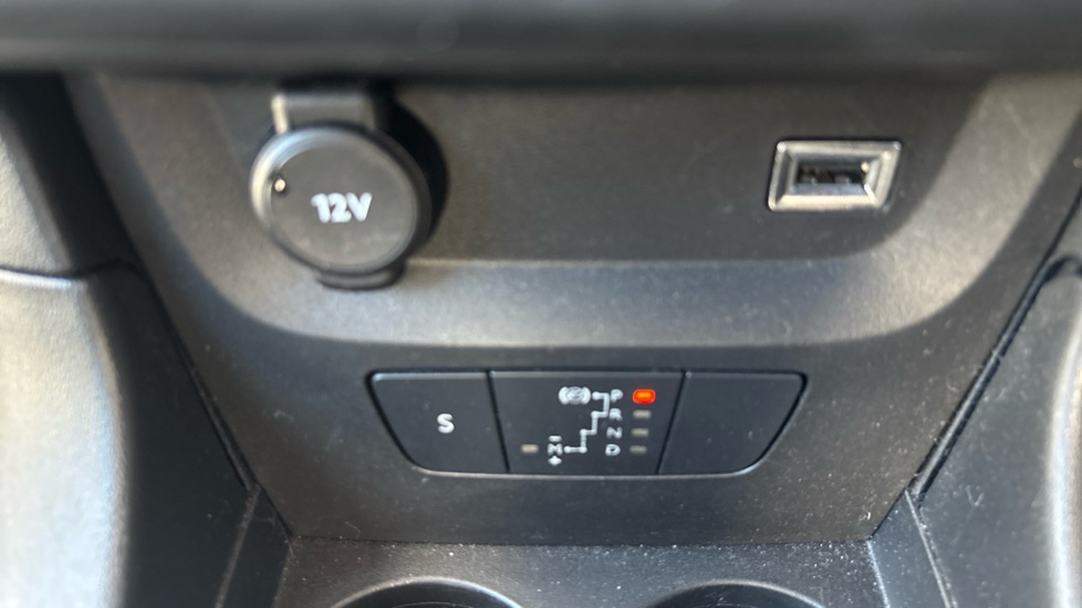 Citroen C3 1.2 PureTech 110 Shine Plus 5dr EAT6 Petrol Hatchback - Image 29