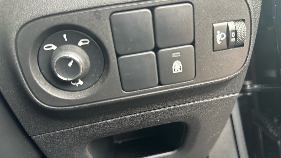Citroen C3 1.2 PureTech 110 Shine Plus 5dr EAT6 Petrol Hatchback - Image 29