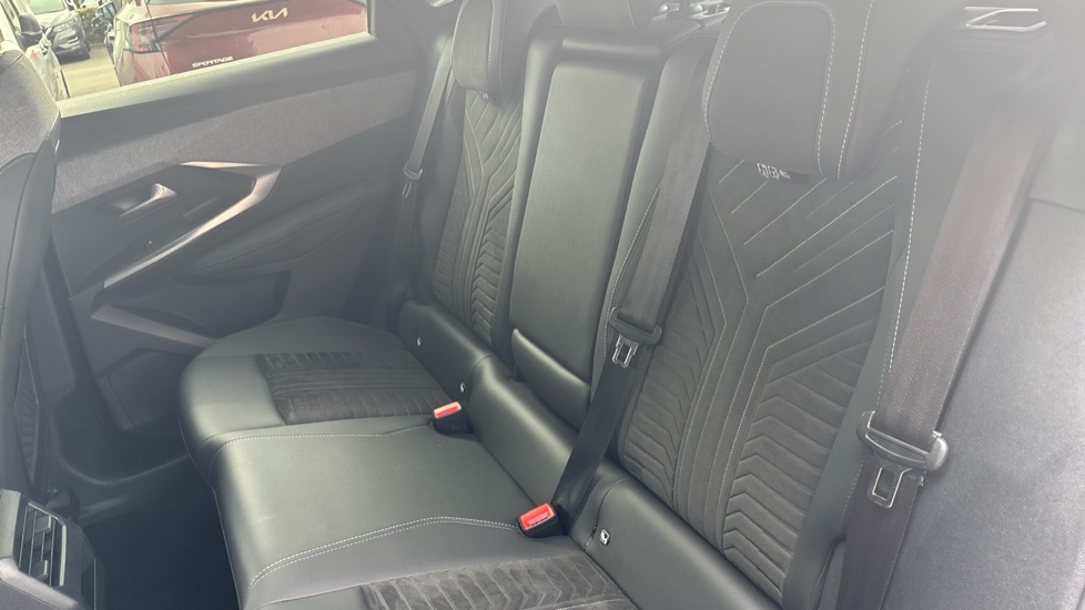 Peugeot 3008 157kW GT 73kWh 5dr Auto Electric Estate - Image 16