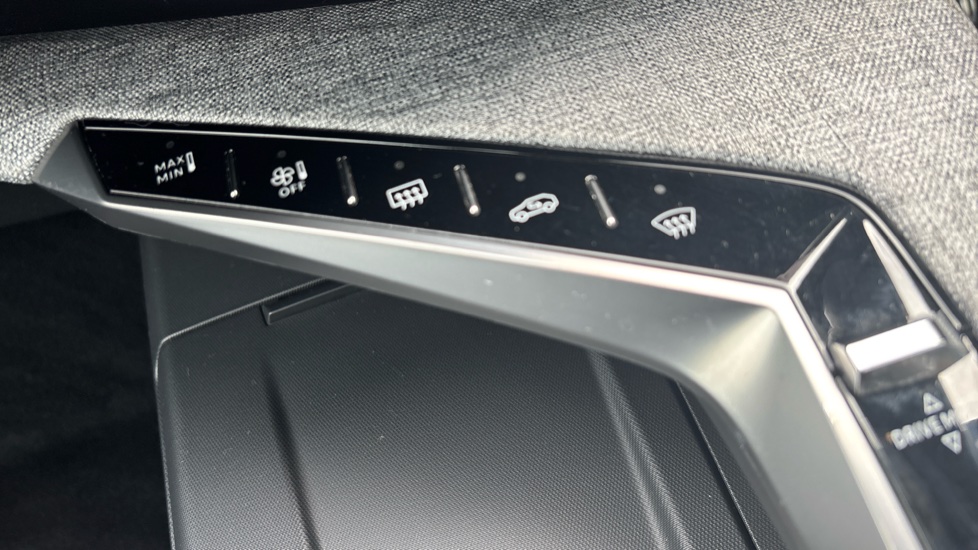 Peugeot 3008 157kW GT 73kWh 5dr Auto Electric Estate - Image 26