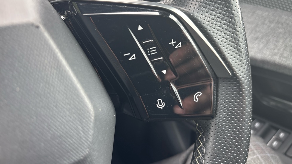 Peugeot 3008 157kW GT 73kWh 5dr Auto Electric Estate - Image 33